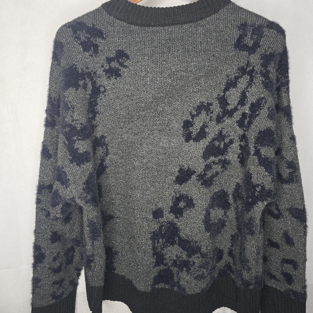 DKNY Sequin Sweater Gray Black Leopard Print Fuzzy Knit Long Sleeve Relaxed L - Picture 6 of 14